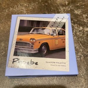 Makeup Revolution Friends Phoebe Eyeshadow Palette